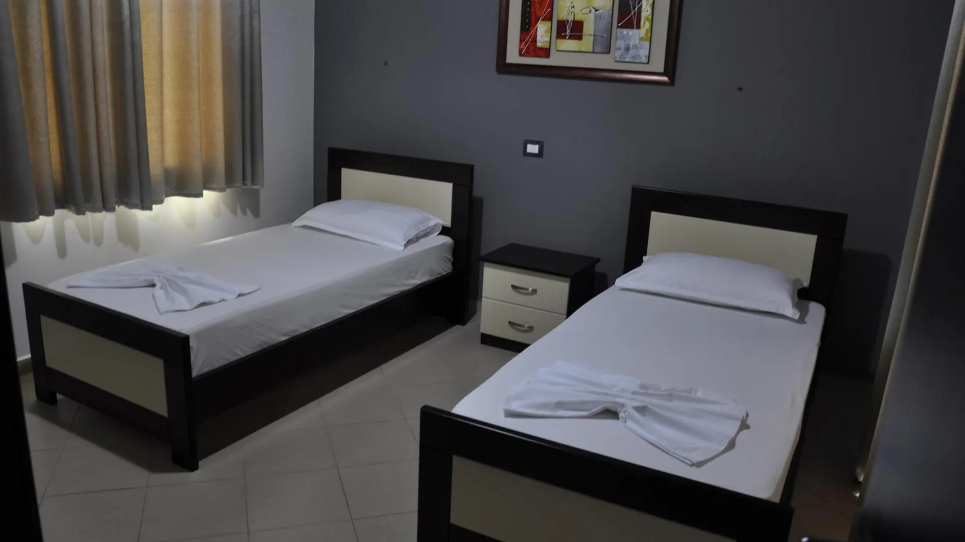 Hotel Villa Qendra Εξαμίλιο 3*,