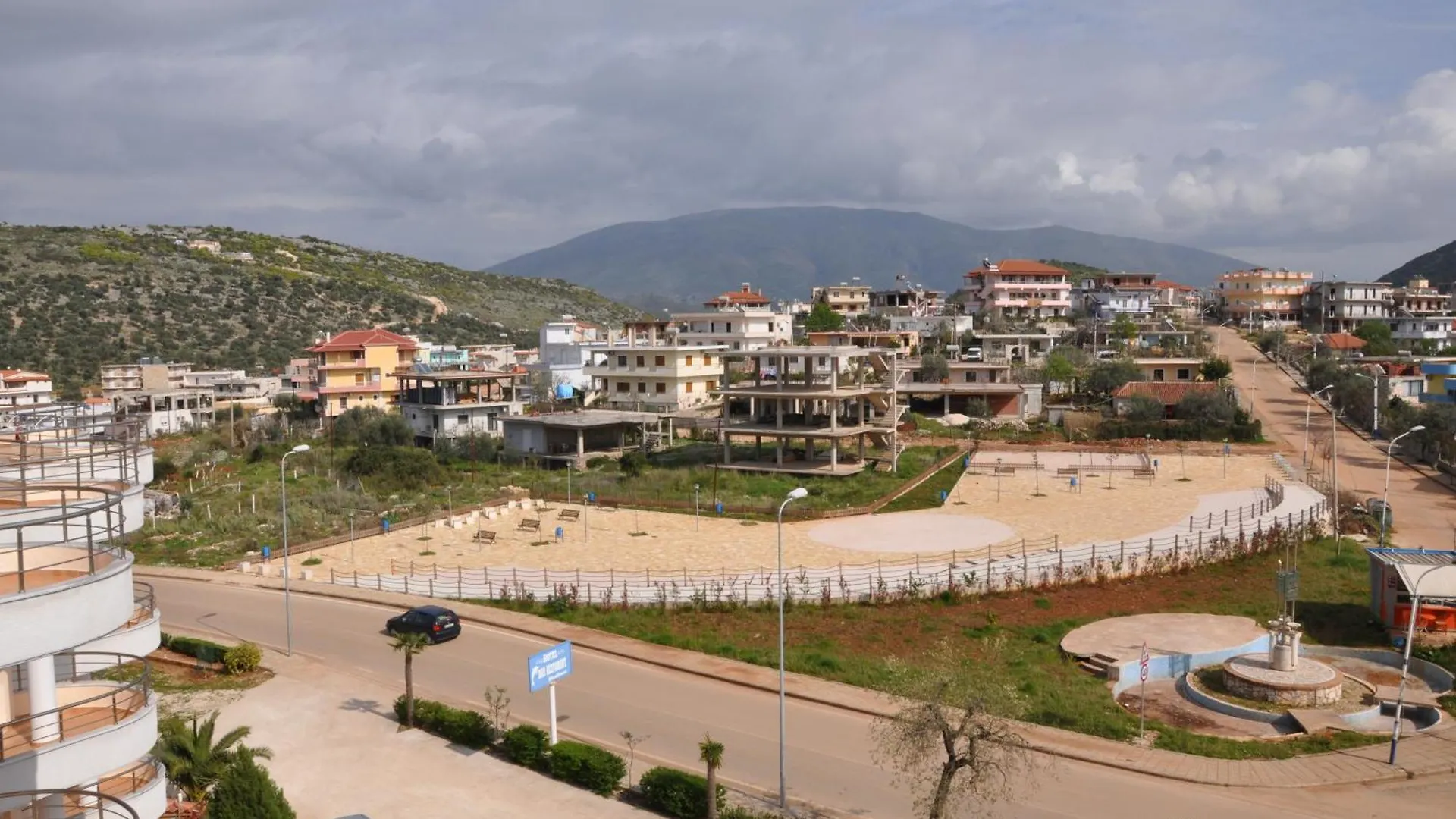 Hotel Villa Qendra Εξαμίλιο